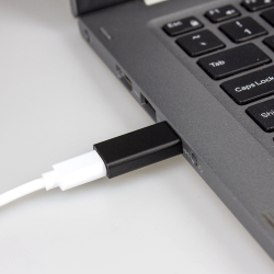 USB Hubs & Cables - USB C Adapter